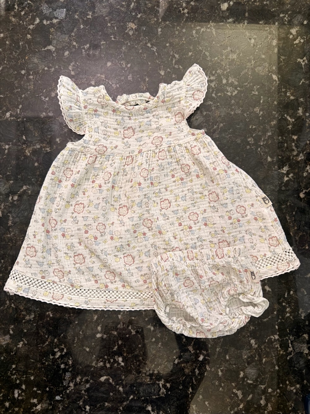 Rabbit + Bear Organic Baby Girls White Floral Smocked Dress with Bloomers Sz 0-3